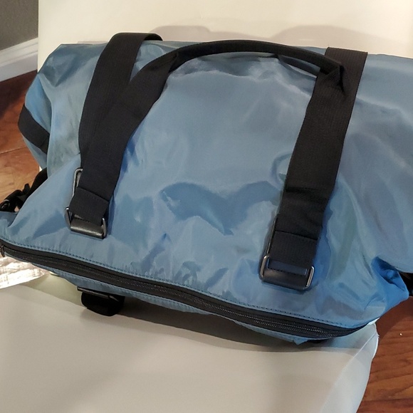 Duffle bag by ZIP 'N JET in Blue - Picture 7 of 9